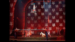 Video transforms the set in a gigantic jewel box. (Photo: Cirque du Soleil)